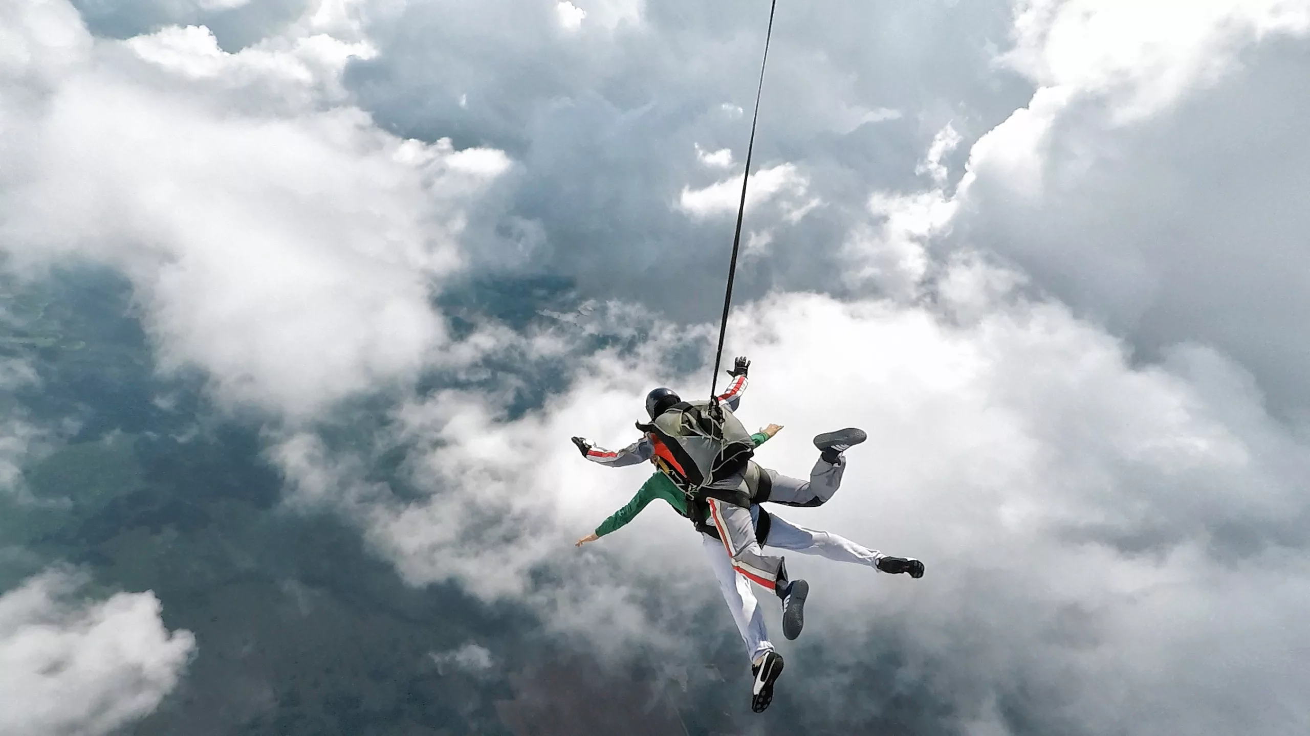 Skydiving tandem