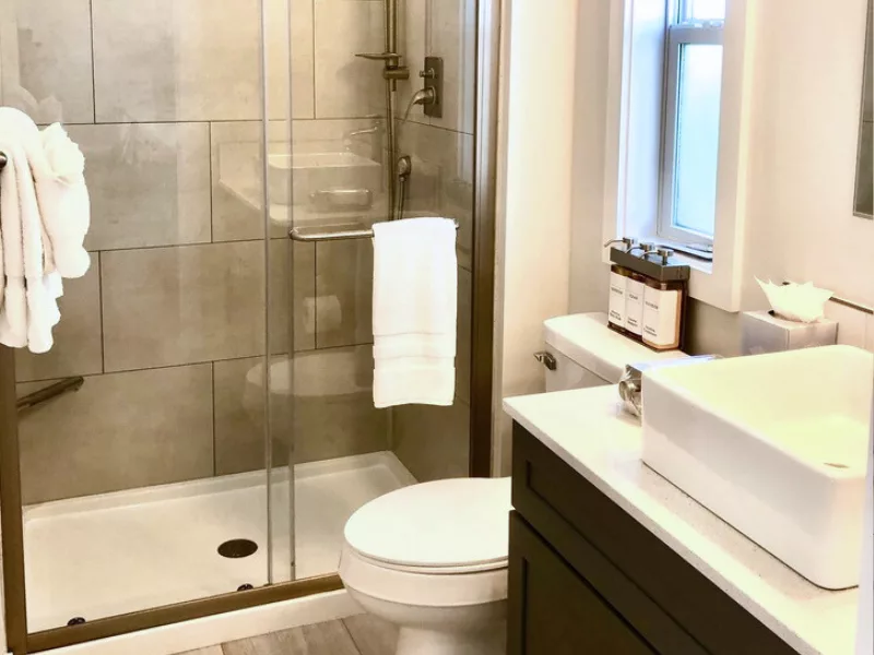 sgl-two-bedroom-bathroom